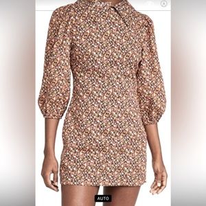 A pretty little  mini dress , Size M ,  that give it a charmingly vintage look